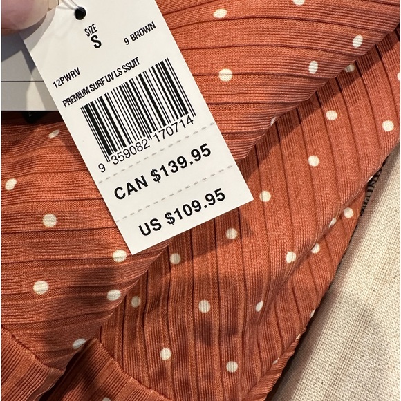 never been worn rip curl performance fit. lightly padded - LOVE! - Picture 3 of 3